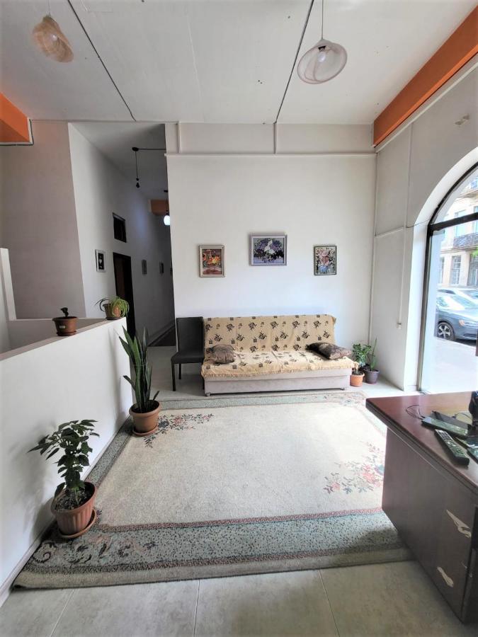 Hostel Near The Square Tbilisi Bagian luar foto