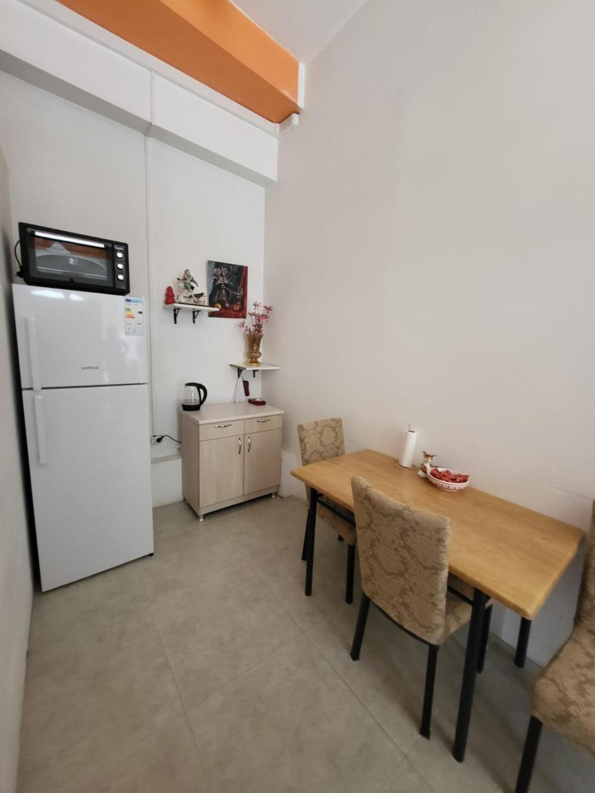 Hostel Near The Square Tbilisi Bagian luar foto